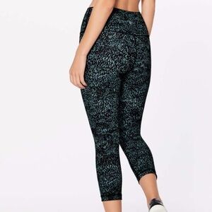 Lululemon Wunder Under Crop Size 6 Illuminate Multi Black High Rise Luxtreme 21”